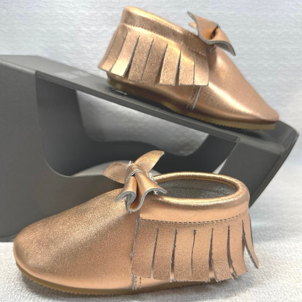 Clay Premium Leather Rose Gold Moccasins girls sz 7